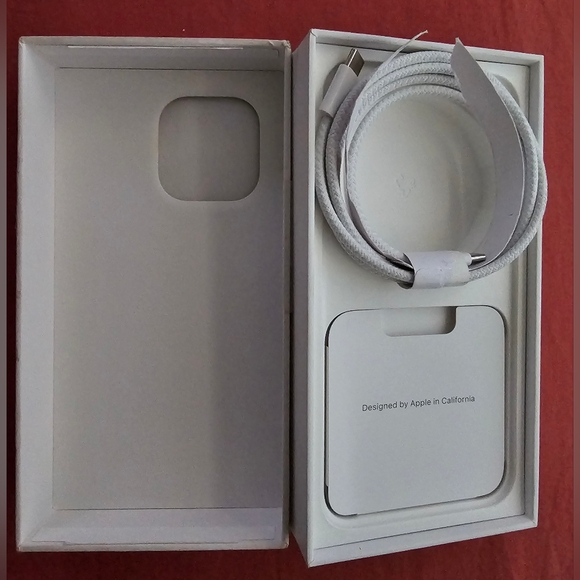 Iphone 15 Pro Max Box ONLY With Manual And Original Apple USB-C Charging Cable - Picture 3 of 3